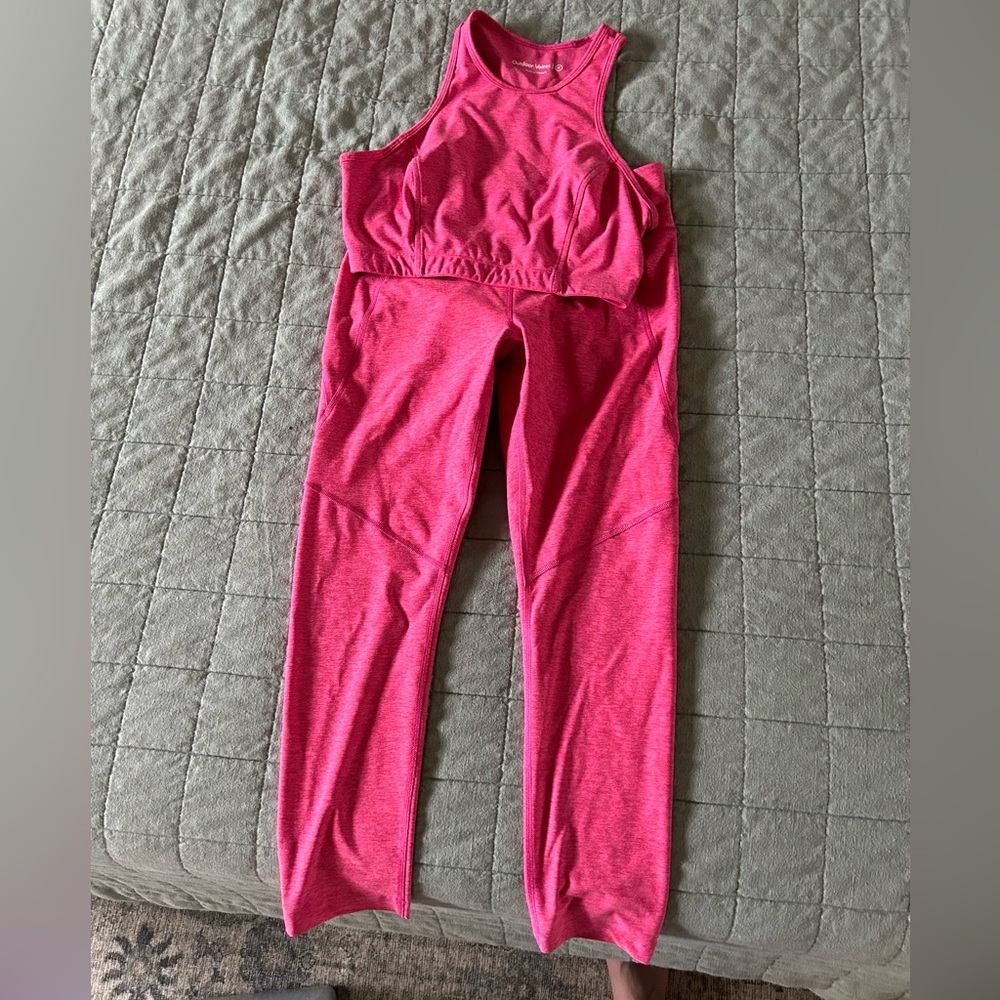 Never worn Outdoor Voices hot pink workout set- size medium